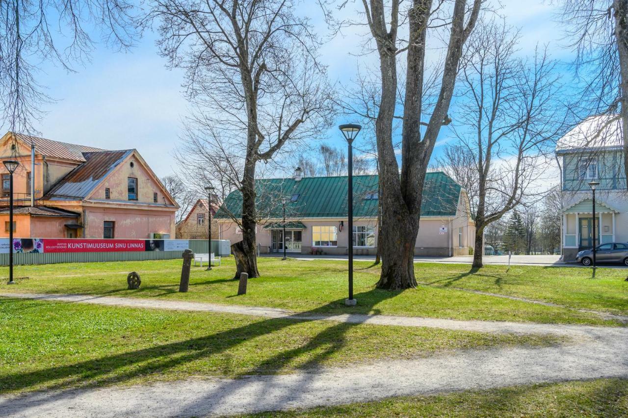 Old Town Hostel Haapsalu Buitenkant foto